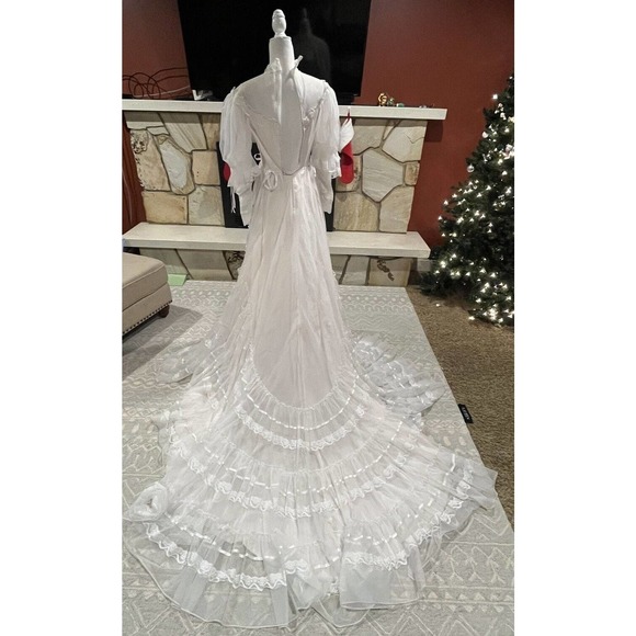 bridallure Women’s SZ 6. VTG White Pink Lace High Neck Long Sleeve Wedding Dress - Picture 2 of 16